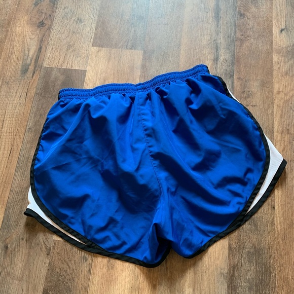 Nike athletic workout running shorts - Picture 6 of 8